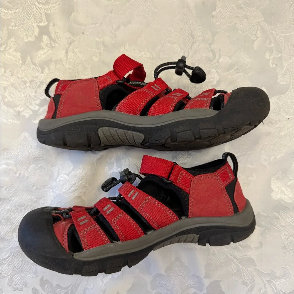 Keen Newport H2 Kids Size 2‎ Waterproof Sandal Hiking Shoe Red Black Coastal